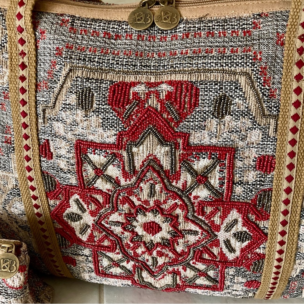 NWOT America and Beyond” tapestry tote bag and matching accessory bag - Picture 3 of 15